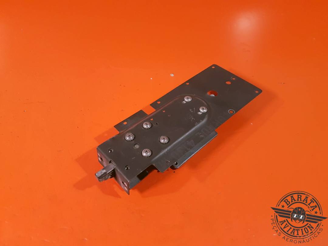 CONJUNTO DE PESTILLO DE PUERTA DE CABINA IZQUIERDO N.° DE PUNTO: 0413387-3