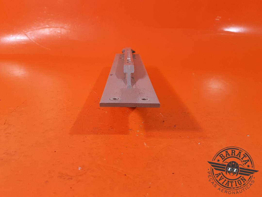 FRONT SEAT CENTER RAIL TRACK P/N: 002-430021-61  CADA UNIDADE