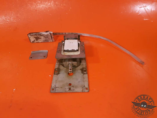 0413387 Conjunto de pestillo de puerta de cabina de Cessna L/H