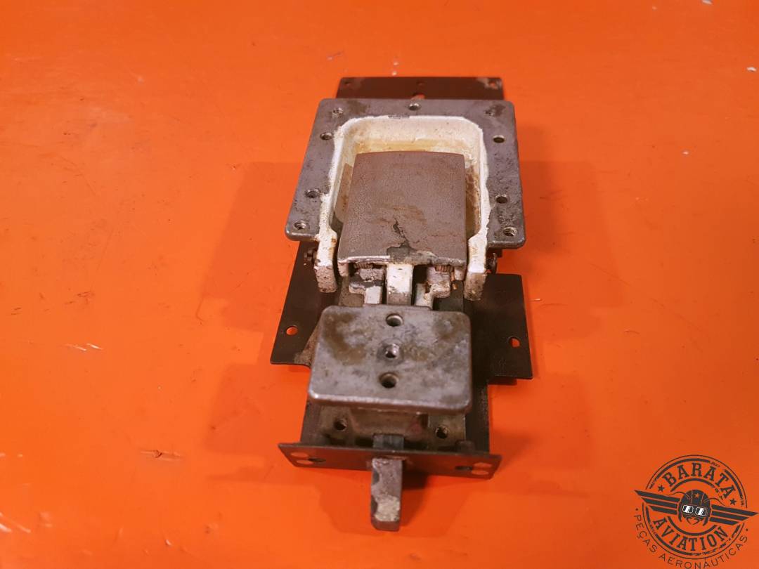 0413387-3 Conjunto de pestillo de puerta de cabina Cessna 152/172 - L/H