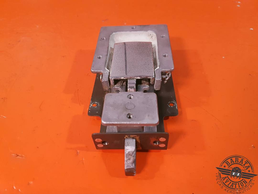0517012-4 Conjunto de pestillo de puerta de cabina Cessna - R/H