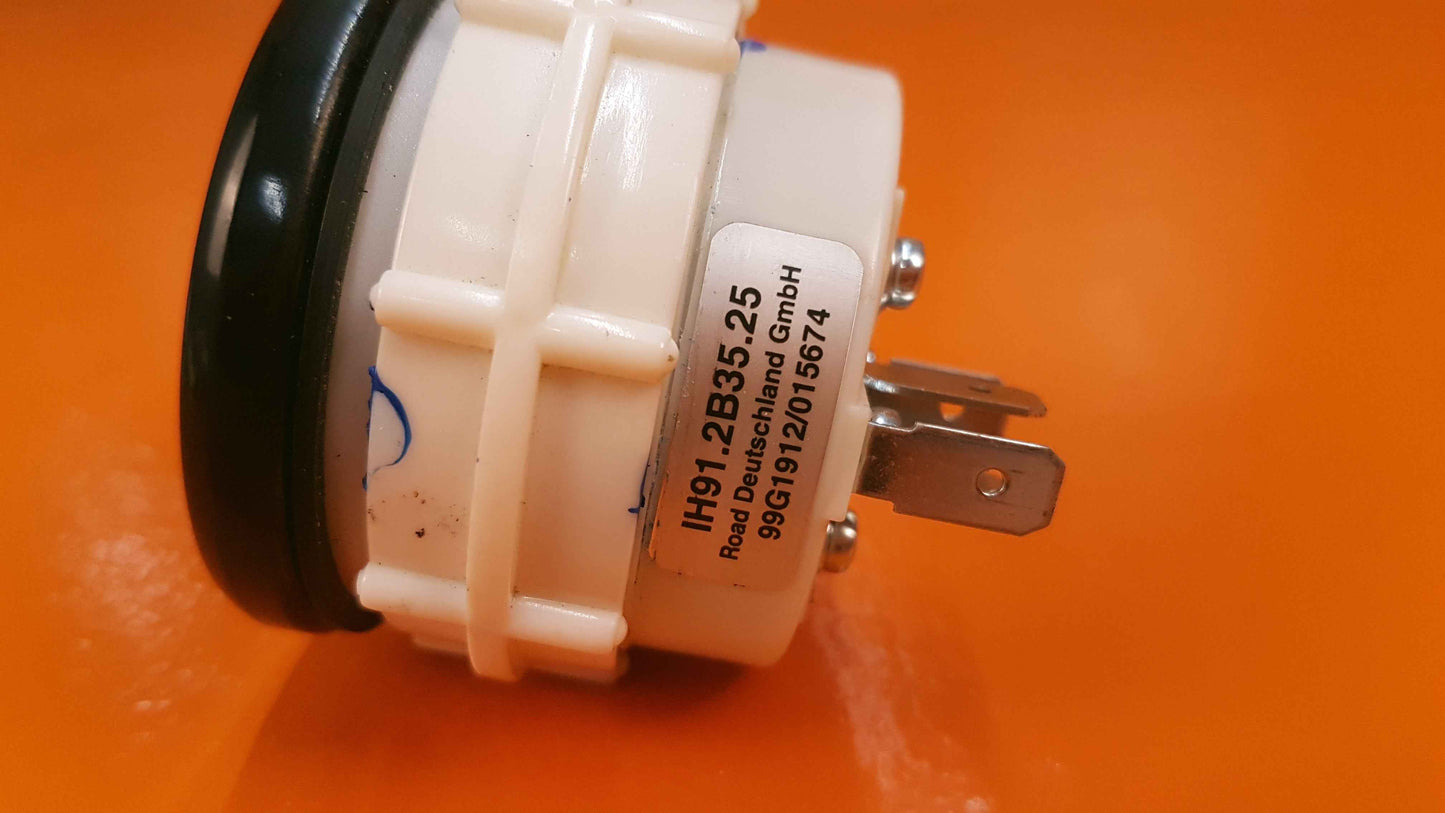 IH91.2B35.25 ROAD Coolant Temperature Gauge