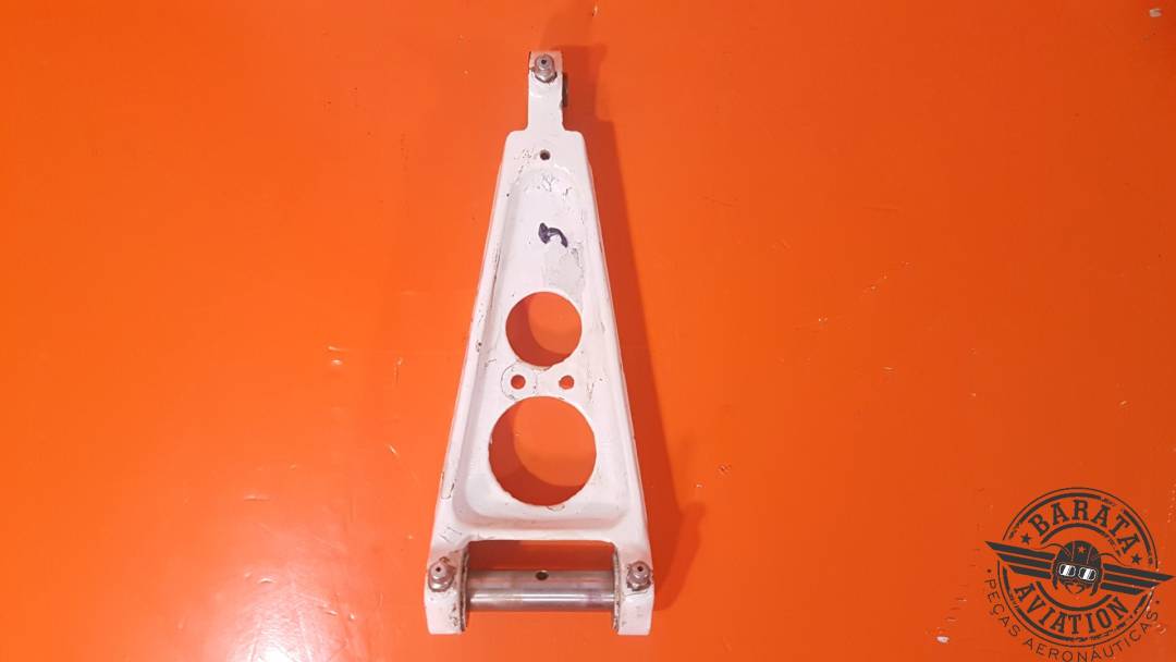 KNEE UPPER MAIN LANDING GEAR P/N: 45-815011-8 