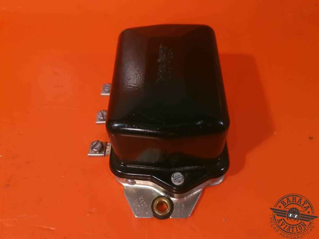 B8002-041 DELCO VOLTAGE REGULATOR - 12 V