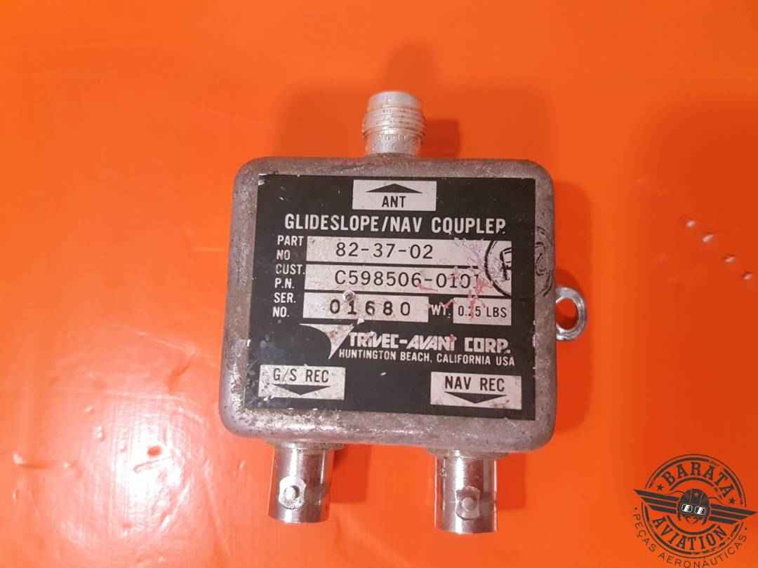 82-37-02  COUPLER GLIDE SLOPE - A ESTRUTURA EXTERNA ESTA DANIFICADA