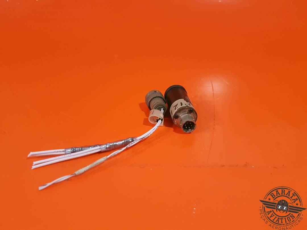 AIRESEARCH RIGHT ENGINE SYNC INDICATOR W/ CONNECTOR P/N: 2101366-1