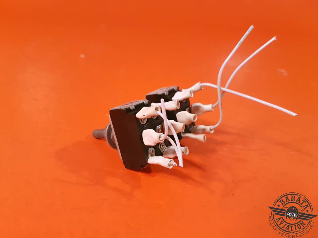 CUTLER HAMMER KIT OF 2 SWITCHES  2 POSITIONS P/N: MS35059-27