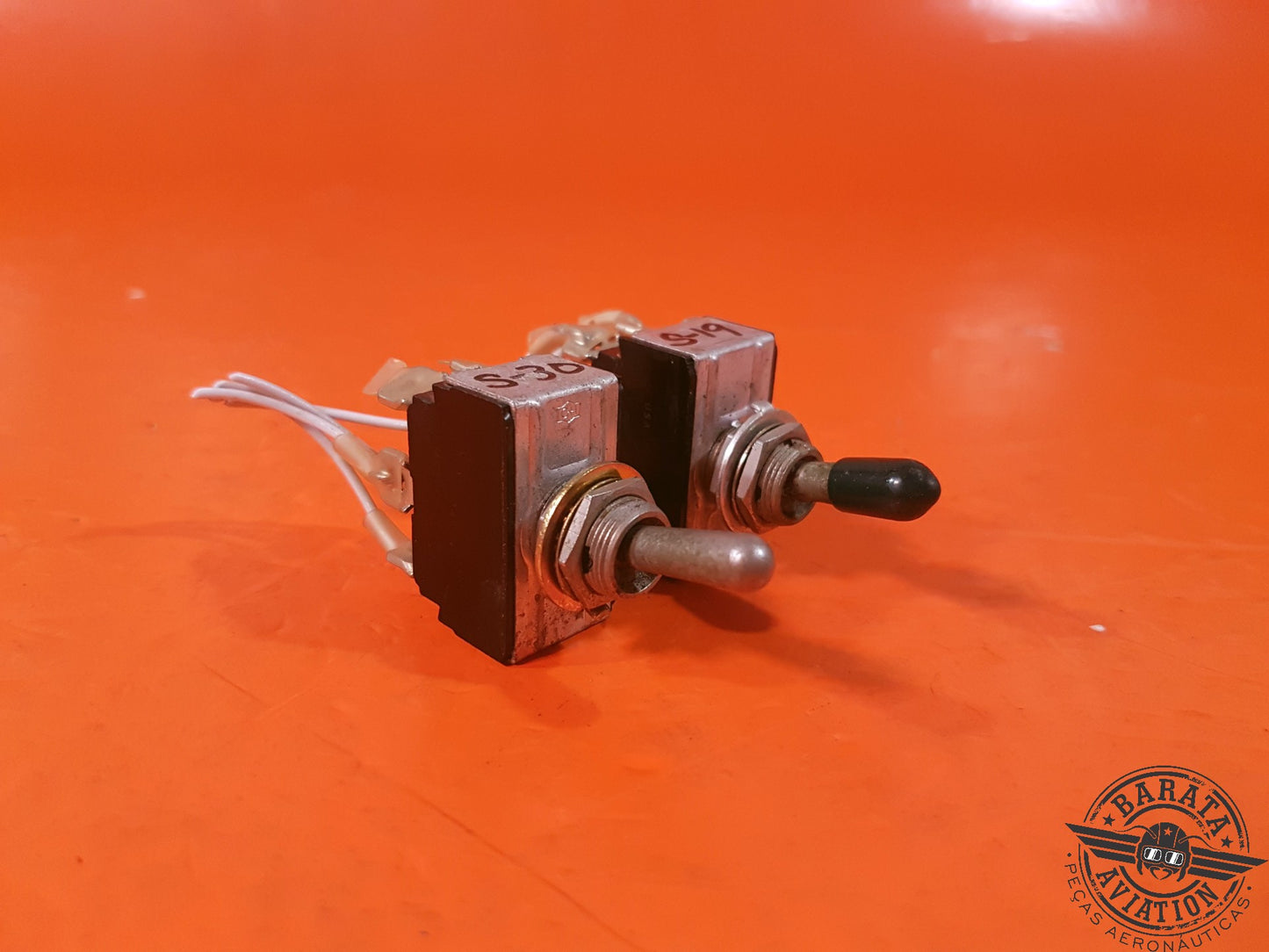 CUTLER HAMMER KIT OF 2 SWITCHES 2 POSITIONS P/N: MS35059-23 