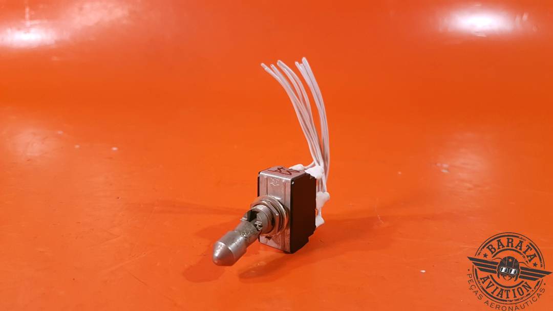 CUTLER HAMMER TOGGLE SWITCH  3 POSITIONS P/N MS25126-A1