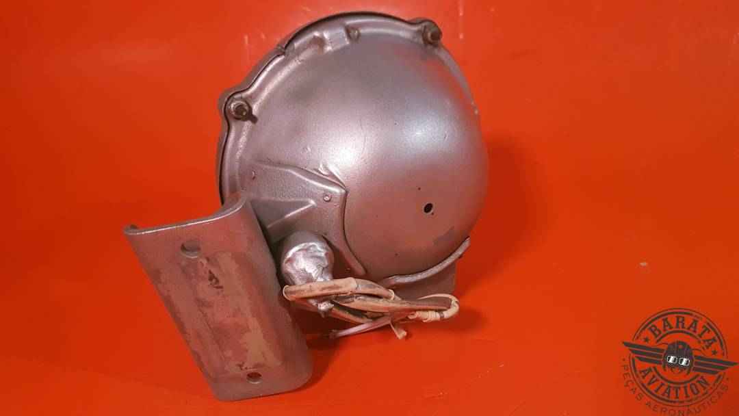 GRIMES L/H LANDING LIGHT ASSY  W/ BRACKET AND CONNECTOR P/N: D7585-4580