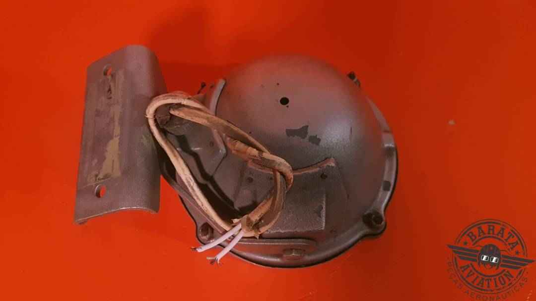 GRIMES L/H LANDING LIGHT ASSY  W/ BRACKET AND CONNECTOR P/N: D7585-4580