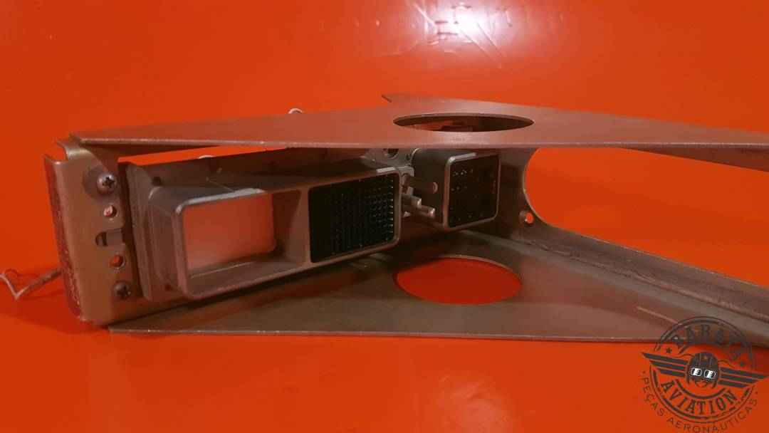 BARRY CONTROLS MOUNT TRAY ASSY  W/ BACK PALTE P/N: 13636-93921-1