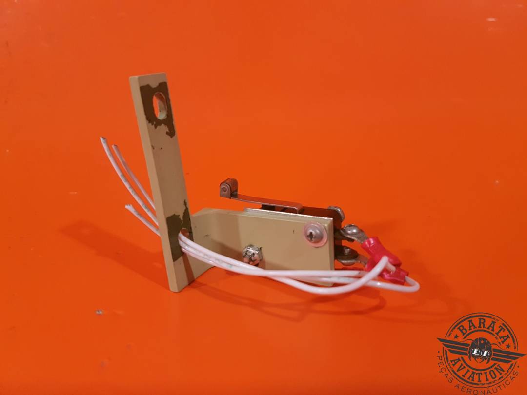 V3L111 MICROINTERRUPTOR INTERRUPTOR DE FIN DE CARRERA CON SOPORTE