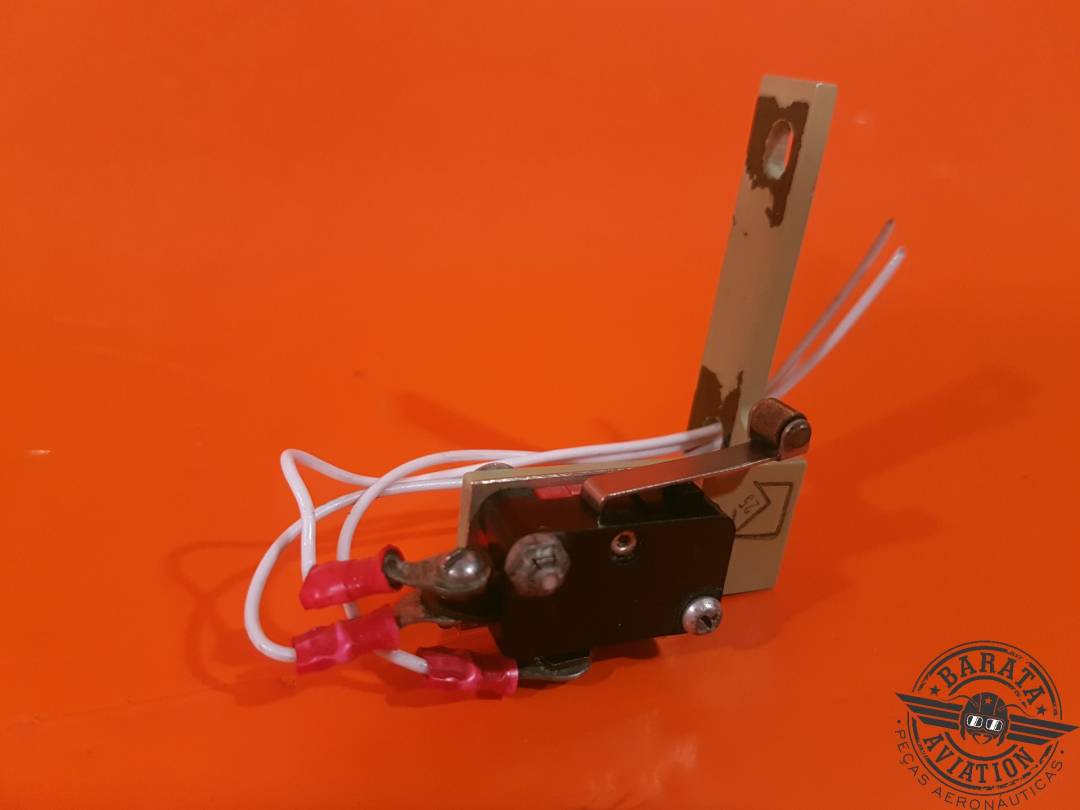 V3L111 MICROINTERRUPTOR INTERRUPTOR DE FIN DE CARRERA CON SOPORTE