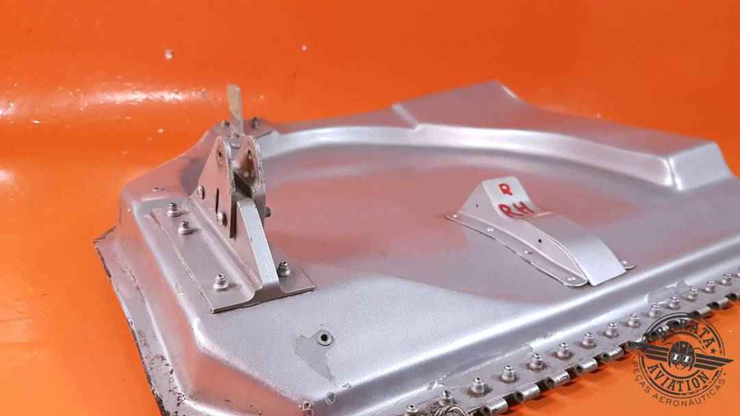 5422162-6  Learjet 55C R/H Main Gear Door Assy