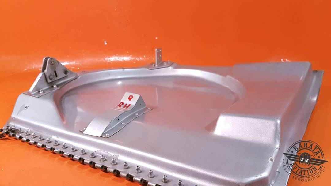 5422162-6  Learjet 55C R/H Main Gear Door Assy