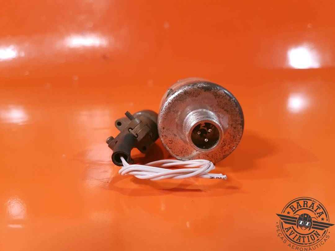 E45C-47 Precision Absolute Pressure Switch - w/ connector 