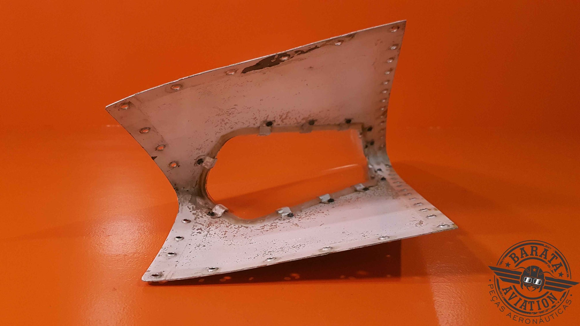 2831107-2   Bombardier Learjet Reainer Lens