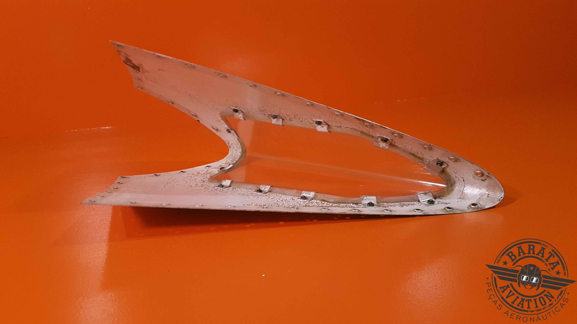 2831107-2   Bombardier Learjet Reainer Lens