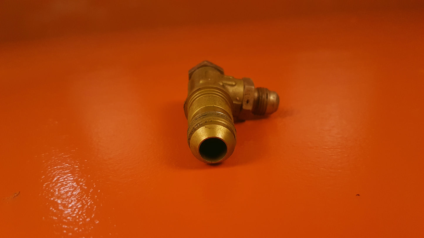A4524 Learjet Valve, Dual Check Tee