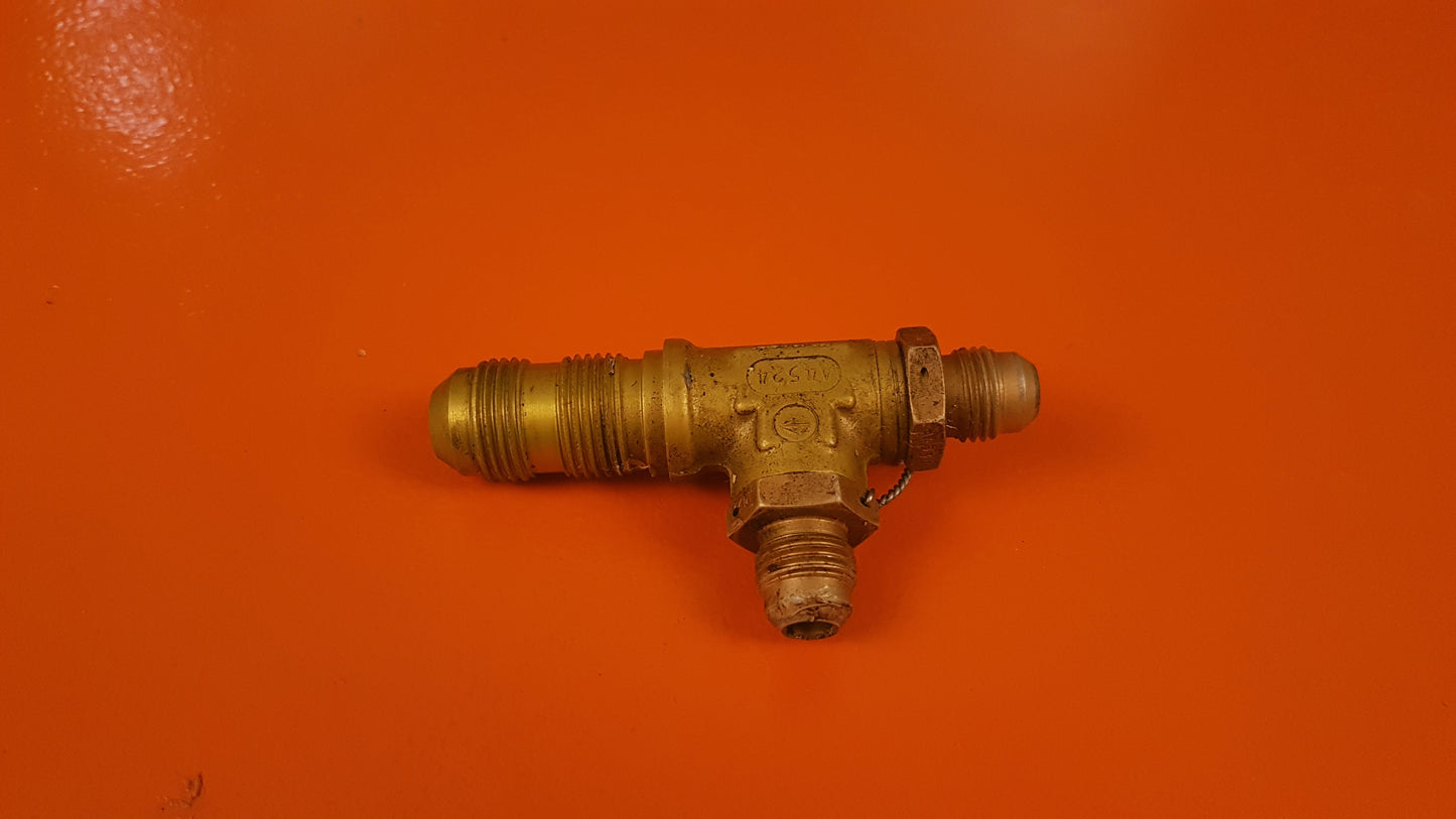 A4524 Learjet Valve, Dual Check Tee