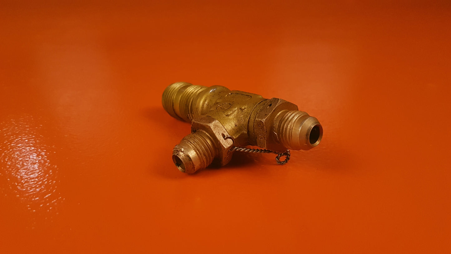 A4524 Learjet Valve, Dual Check Tee
