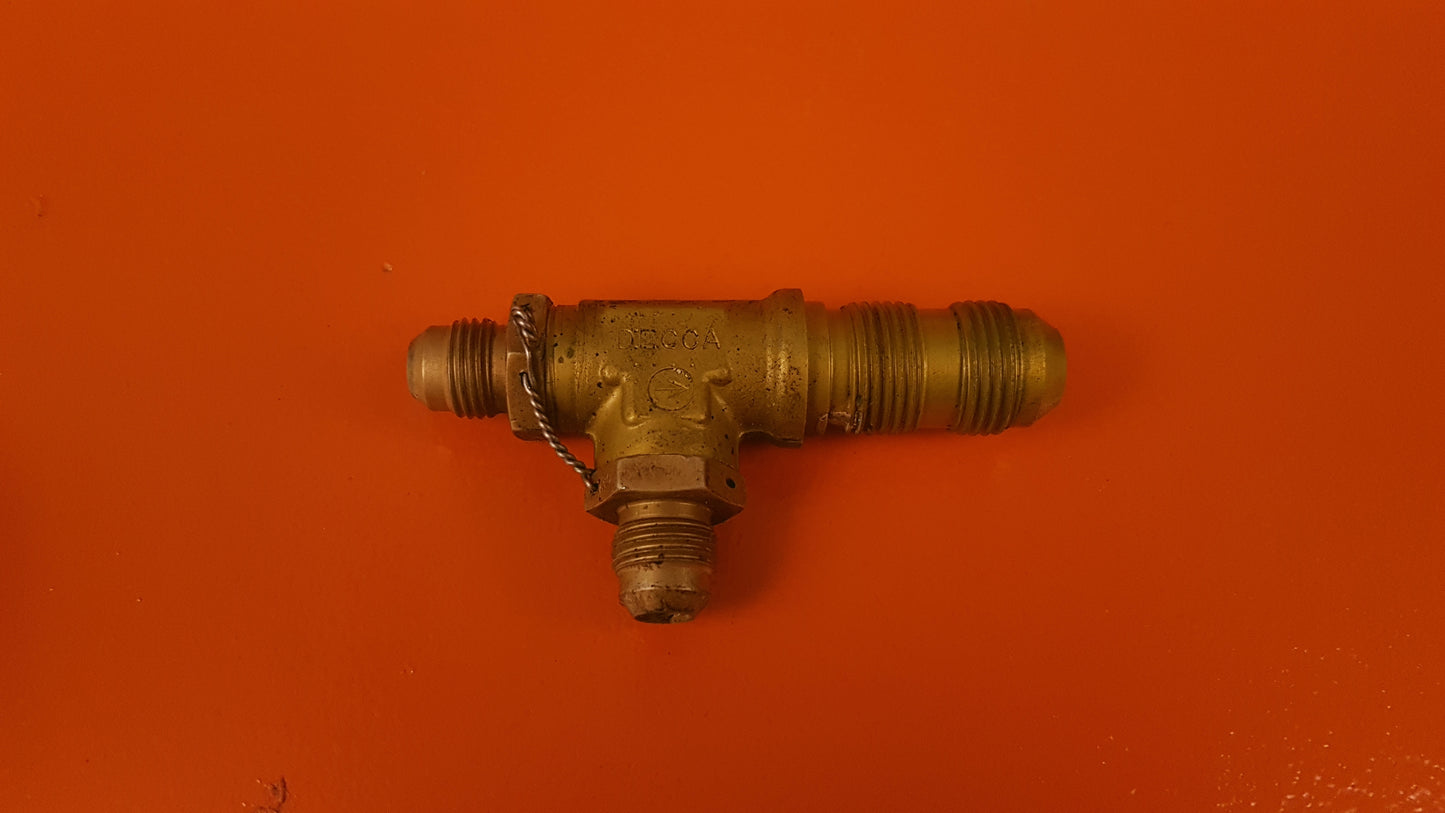 A4524 Learjet Valve, Dual Check Tee