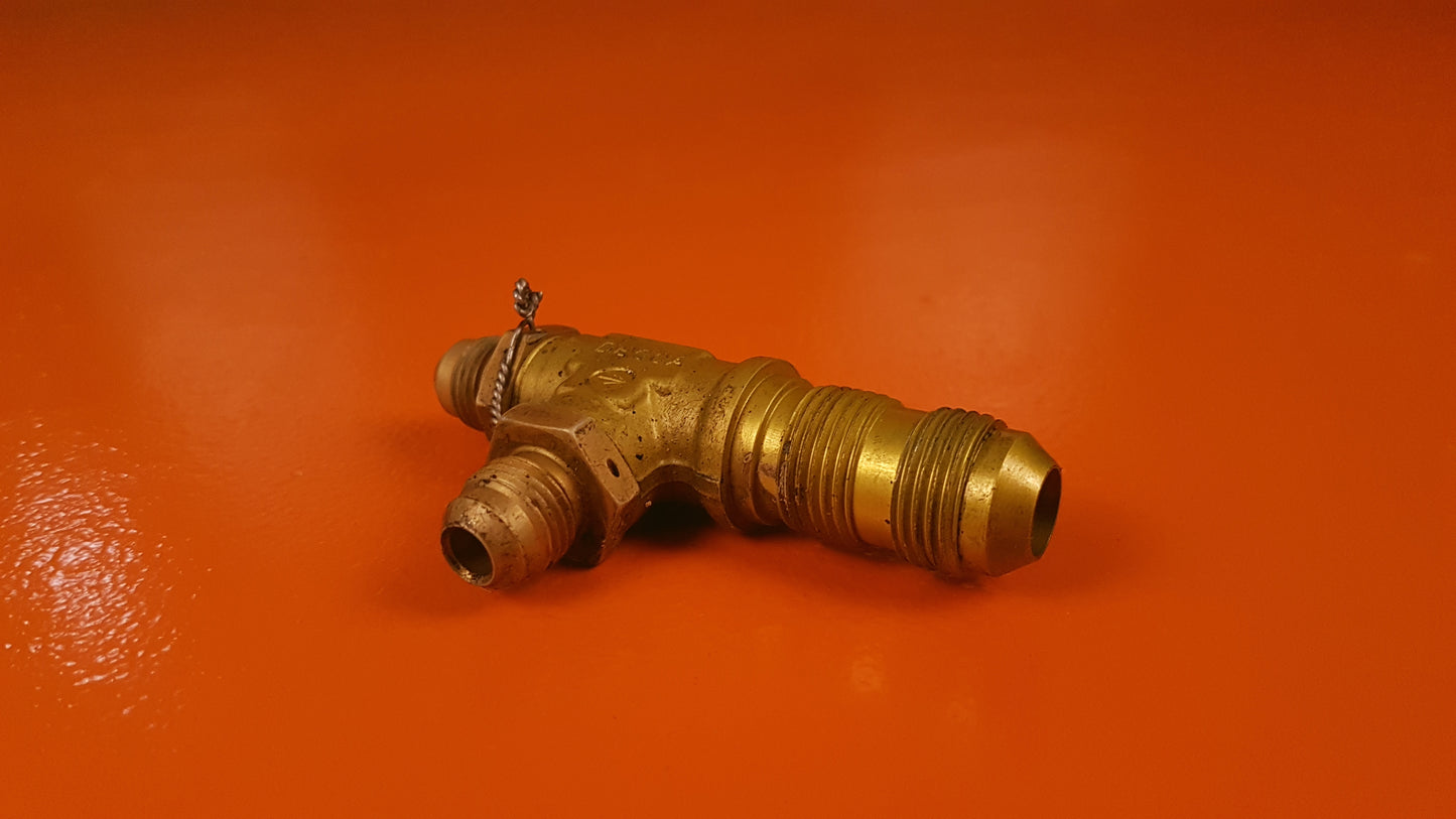 A4524 Learjet Valve, Dual Check Tee