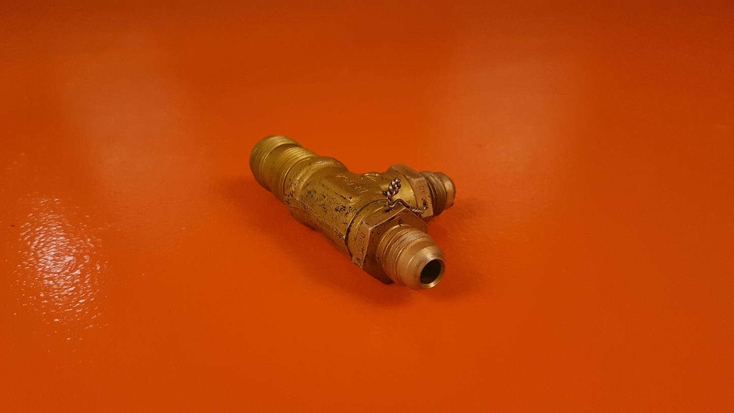 A4524 Learjet Valve, Dual Check Tee