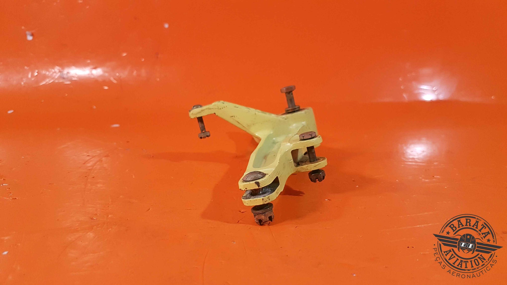 96-524010 Beech L/H  Bellcranck Assy