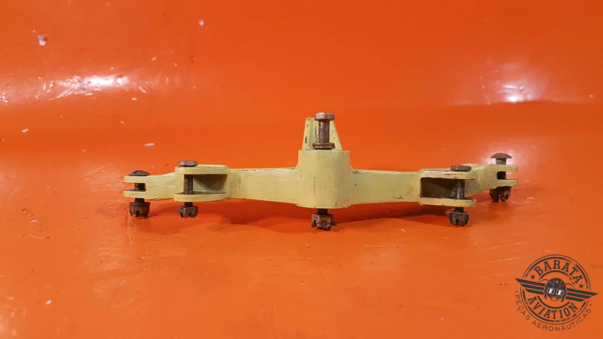 96-524010 Beech L/H  Bellcranck Assy