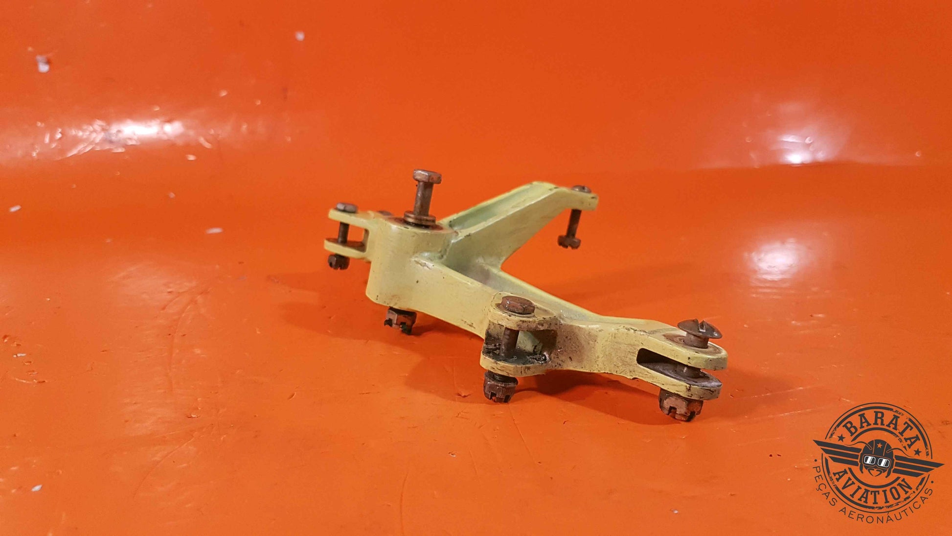 96-524010 Beech L/H  Bellcranck Assy