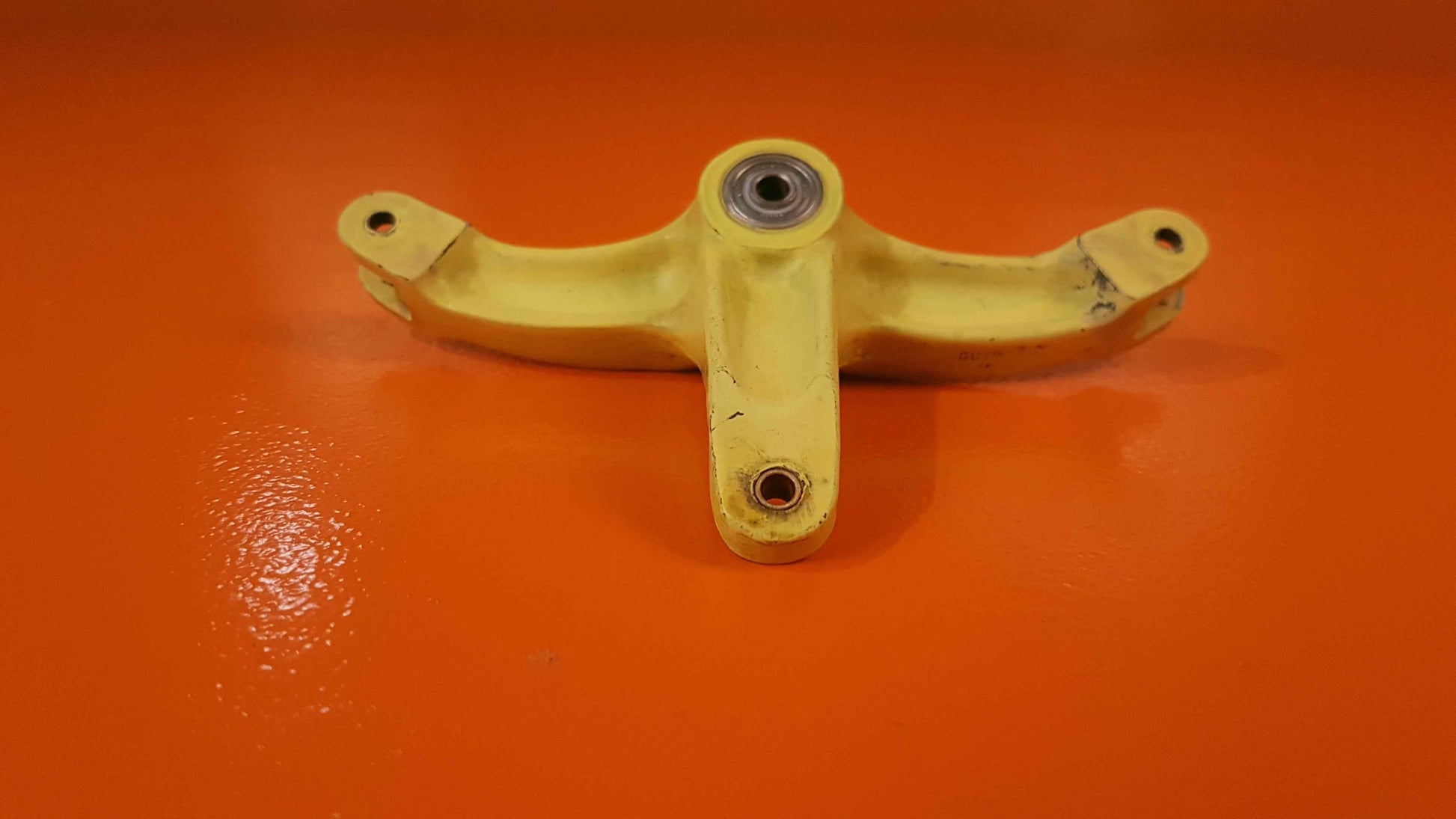 35-524138-2 BEECHCRAFT Rudder Pedal R/H Bellcrank
