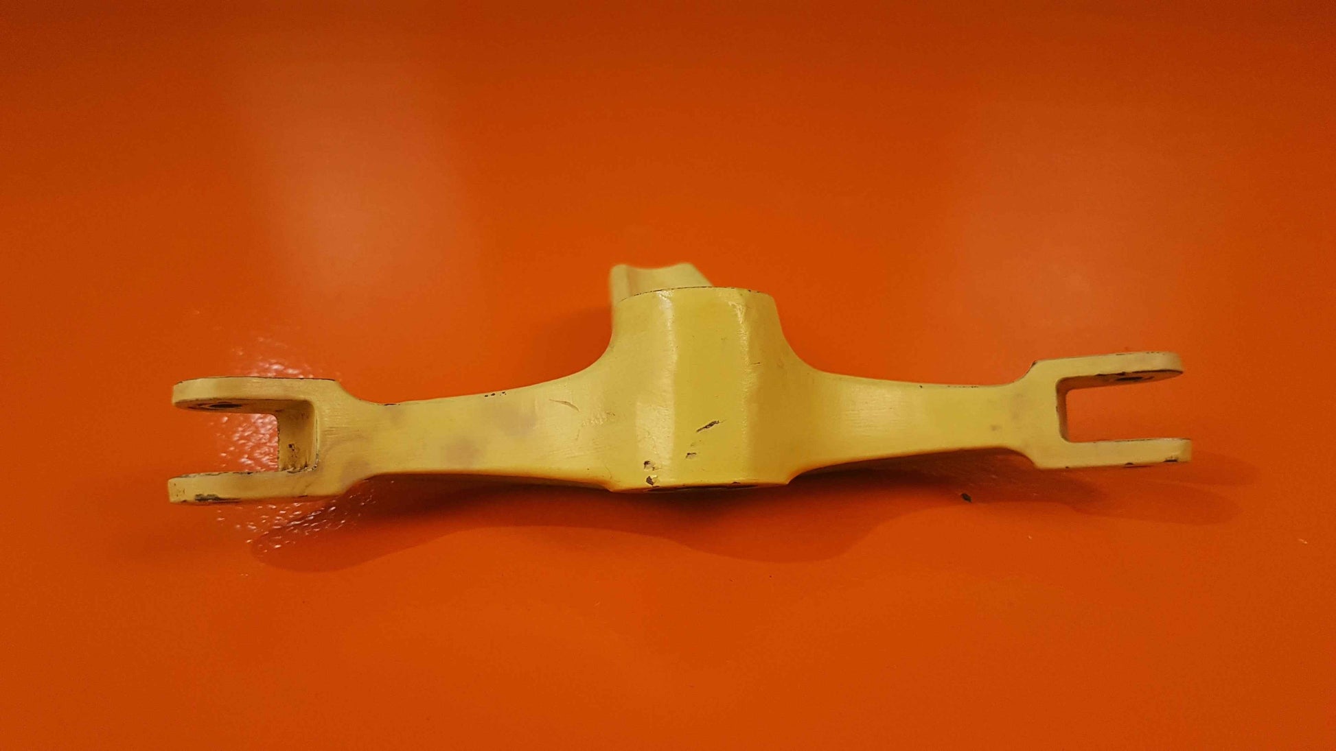 35-524138-2 BEECHCRAFT Rudder Pedal R/H Bellcrank