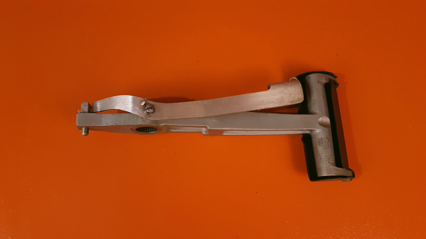 002-524020-2 Beechcraft Rudder Pedal Arm RH Assy
