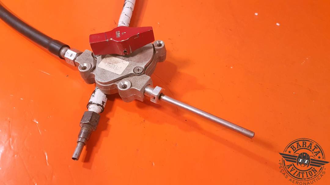 CAJA DE CONTROL DE COMBUSTIBLE DEL ALA IZQUIERDA N.° DE PARTE: HE7001-5 