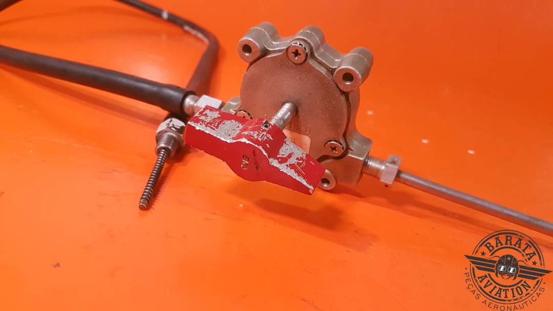 CAJA DE CONTROL DE COMBUSTIBLE DEL ALA DERECHA N.° DE PARTE: HE7001-7 