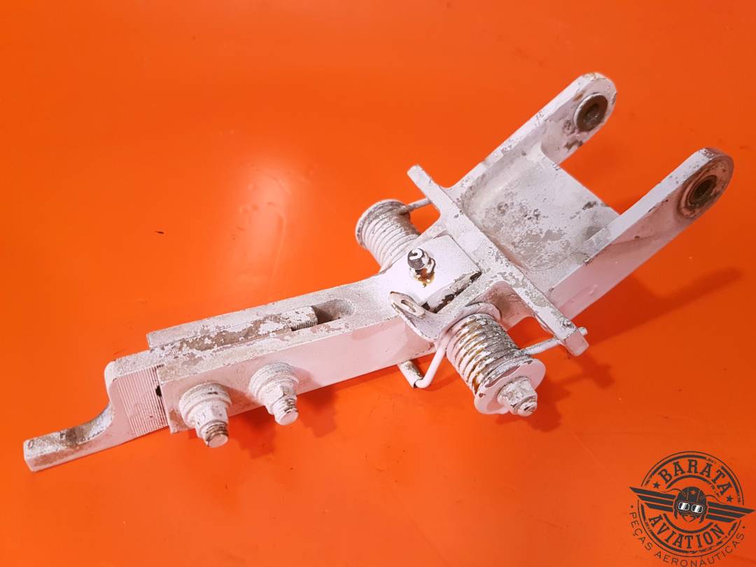 BLOCK DOWN LOCK GEAR ASSY RH MAIN LANDING GEAR - INCLUDED: SUPPORT P/N 60-810083-5 P/N: 60-810086-2