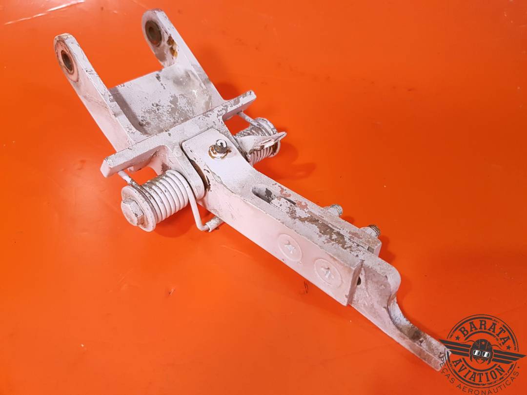 BLOCK DOWN LOCK GEAR ASSY RH MAIN LANDING GEAR - INCLUDED: SUPPORT P/N 60-810083-5 P/N: 60-810086-2