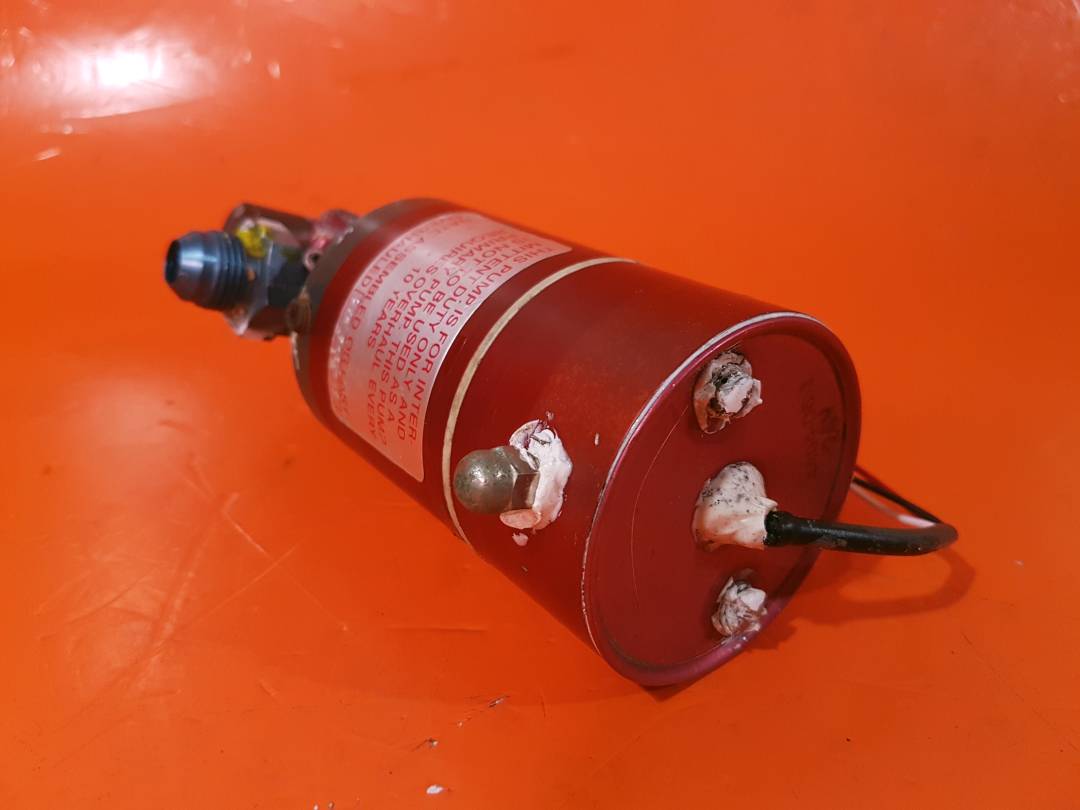 4404-00-7NV CONJUNTO DE BOMBA ELÉCTRICA DE REFUERZO DE COMBUSTIBLE 28 VCC PARA PIEZAS QUE NO FUNCIONAN