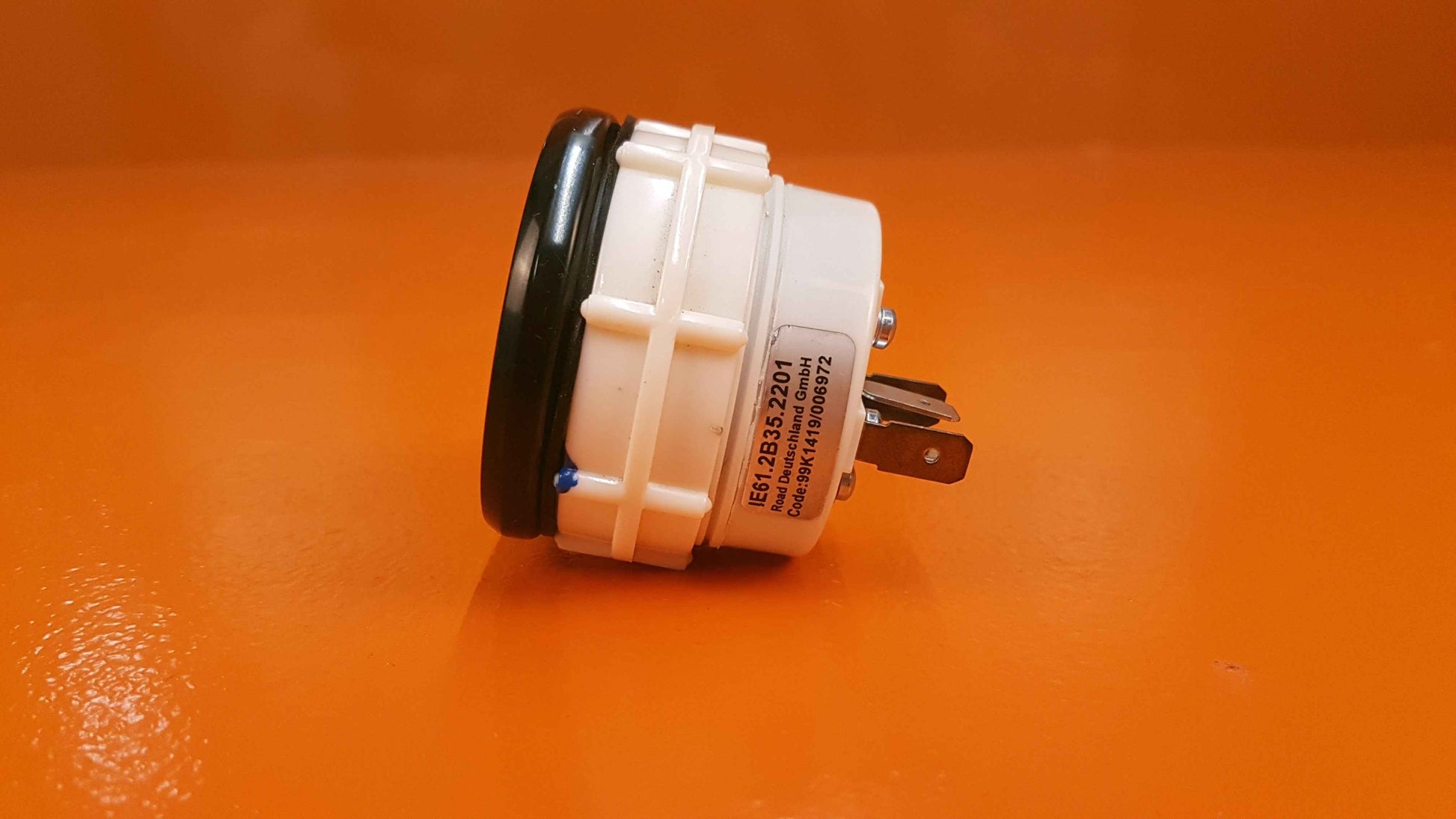 IE61.2B35.2201 ROAD BAR Oil Pressure Gauge