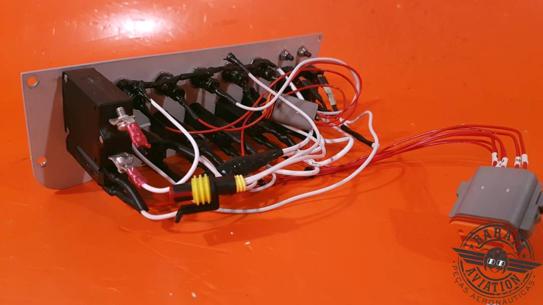 PANEL EXPERIMENTAL DE DISYUNTORS P/N: 10-F112-P1M1-3A 