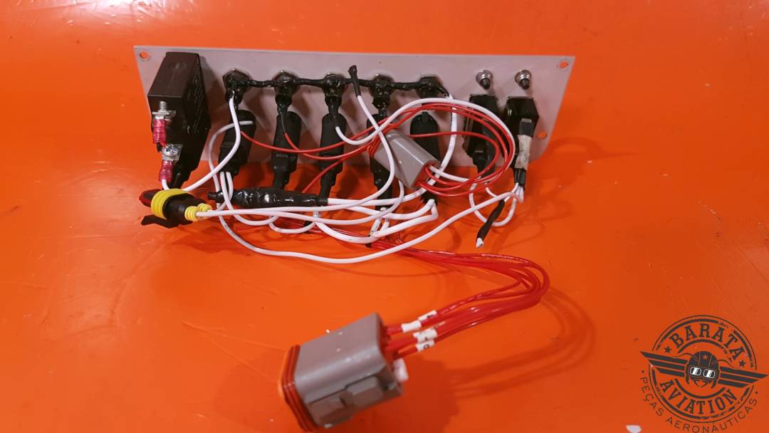 PANEL EXPERIMENTAL DE DISYUNTORS P/N: 10-F112-P1M1-3A 