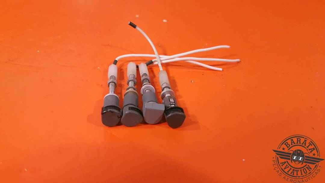 CESSNA AIRCRAFT KIT OF 4 POST LIGHTS  P/N: CM2990G1