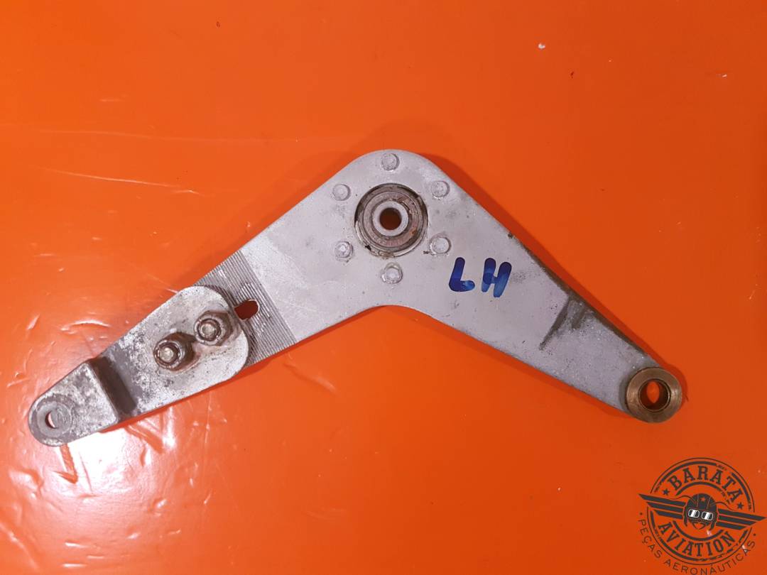 5560001-5 CESSNA BELLCRANK-L/H CONTROL DE COMBUSTIBLE DEL MOTOR