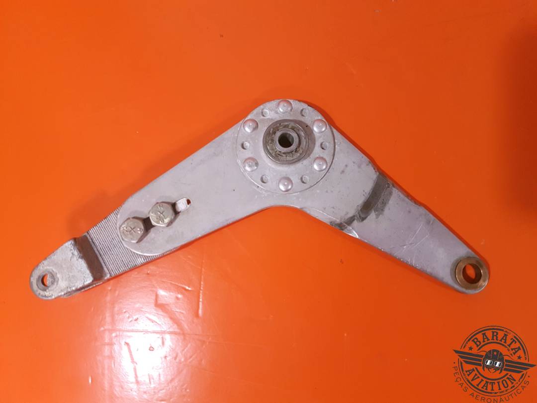 5560001-4 CESSNA BELLCRANK-R/H CONTROL DE COMBUSTIBLE DEL MOTOR