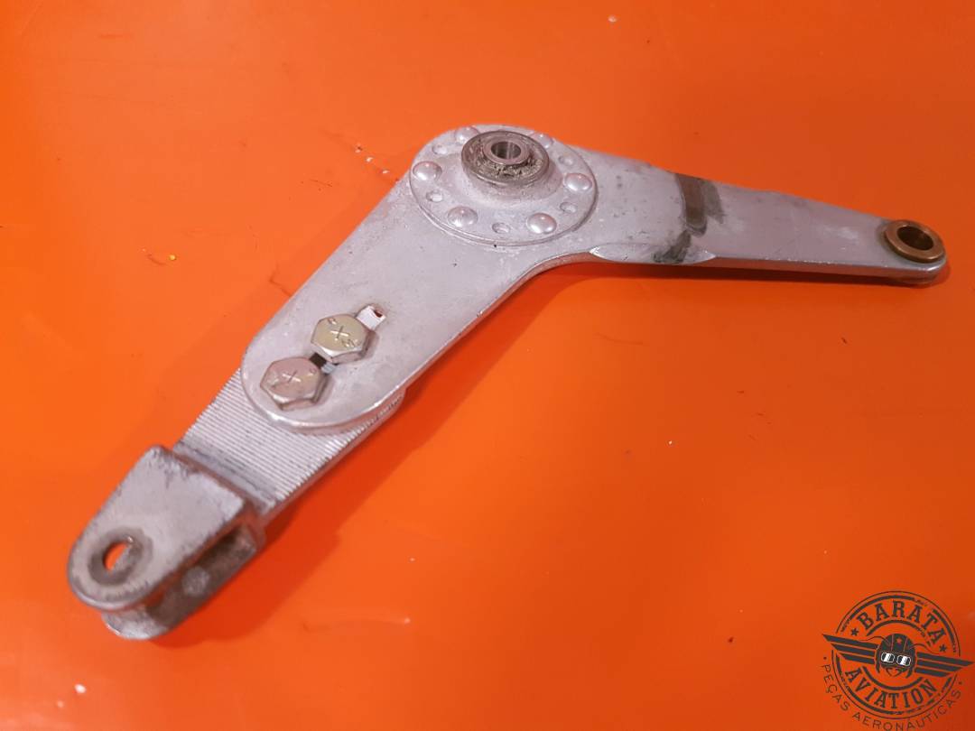 5560001-4 CESSNA BELLCRANK-R/H CONTROL DE COMBUSTIBLE DEL MOTOR