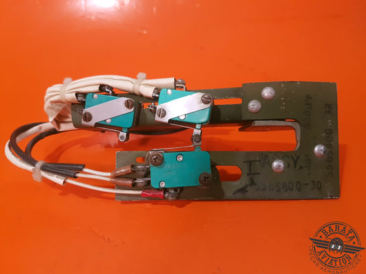 5565800-32 SOPORTE IZQUIERDO PARA MONTAJE DE INTERRUPTOR SISTEMA DE COMBUSTIBLE