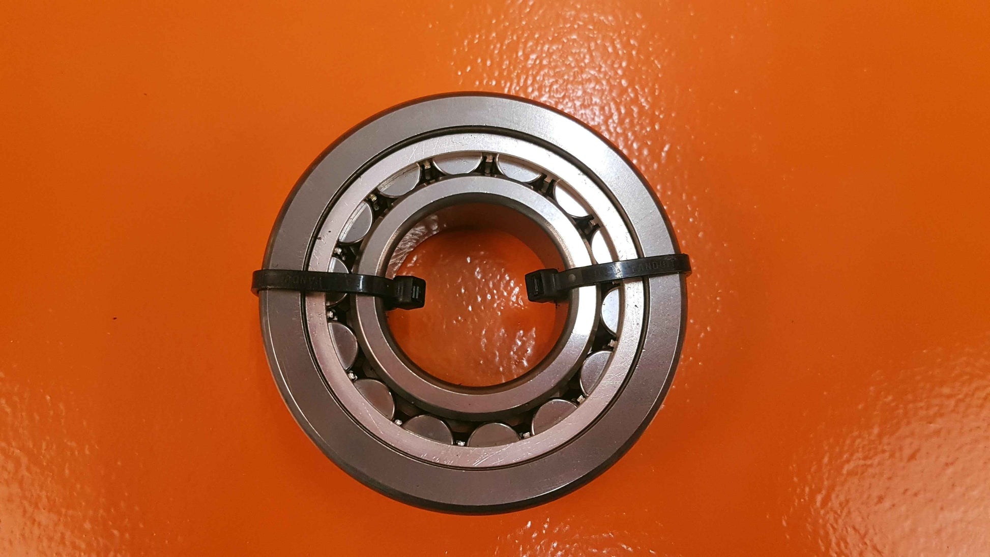 1-300-666-01 Bearing Roller
