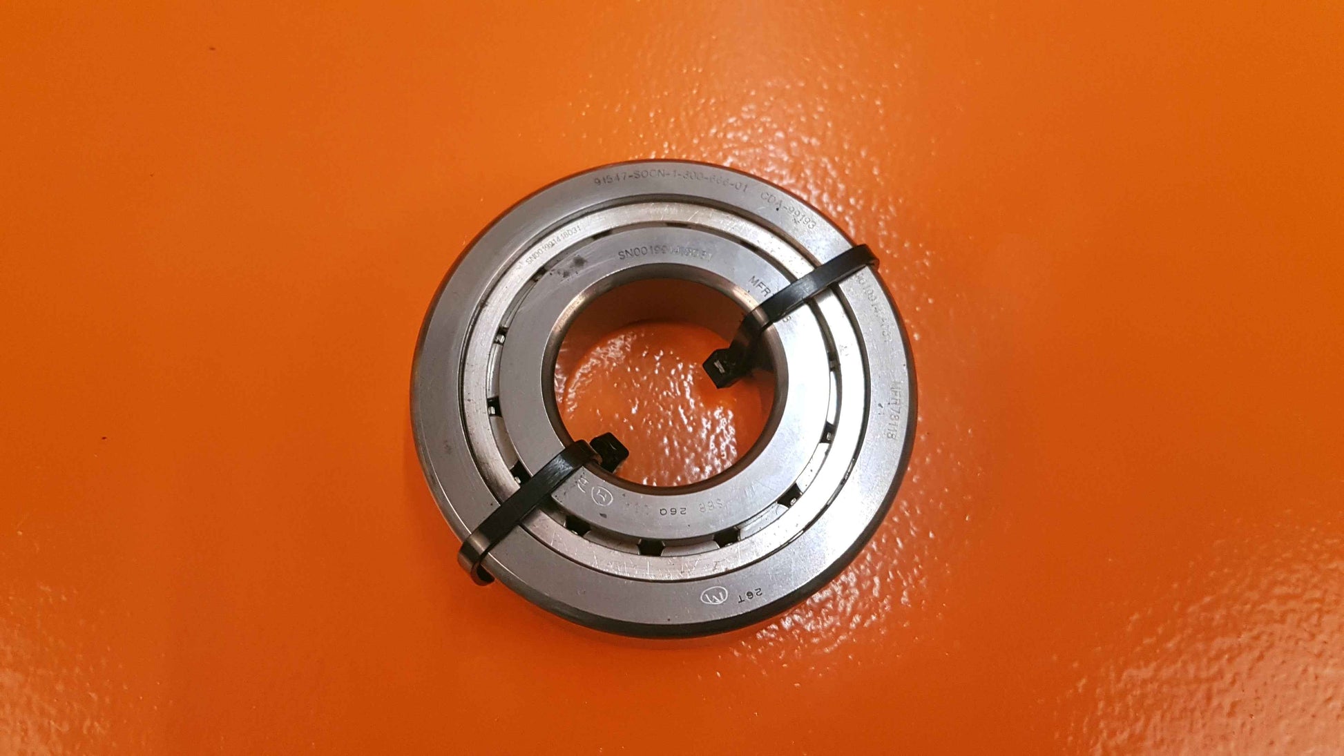 1-300-666-01 Bearing Roller